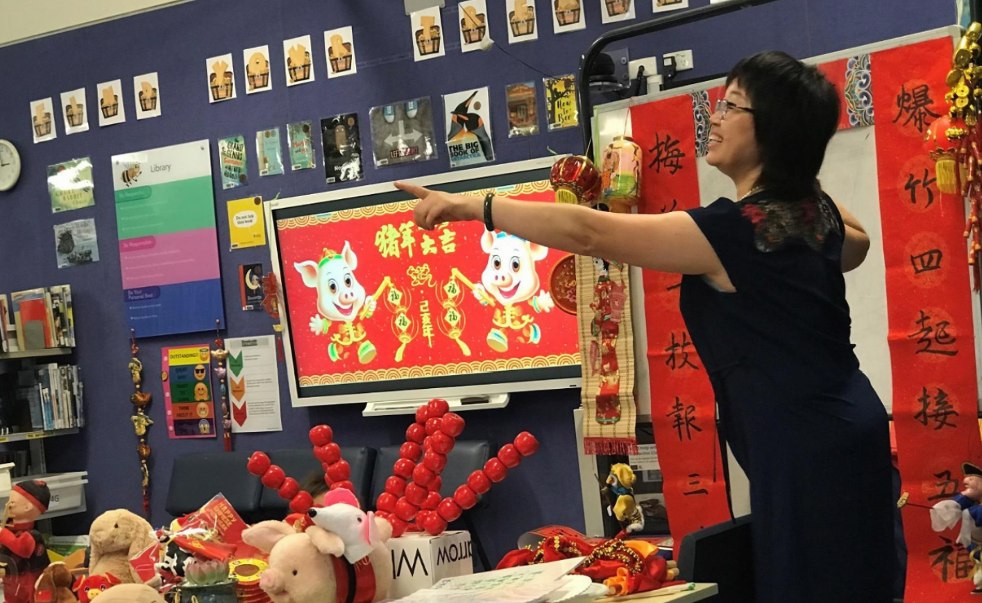 Huaxia's principal, Mary Zhang (Zhang Lao Shi) teaching an on-campus Chinese class in Sydney NSW, during Lunar New Year